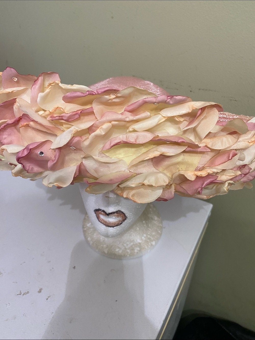 Beautiful NWOT Special Occasion Hat by Essence